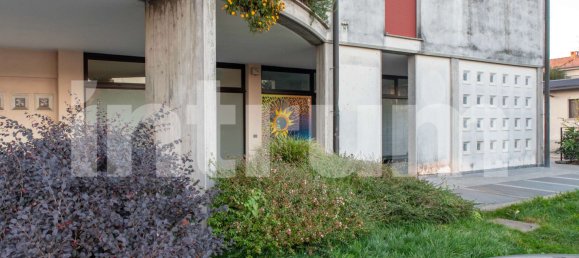 Gewerbliche Immobilie in Cassano Magnago, Italy 159m², Nr. 358639 4