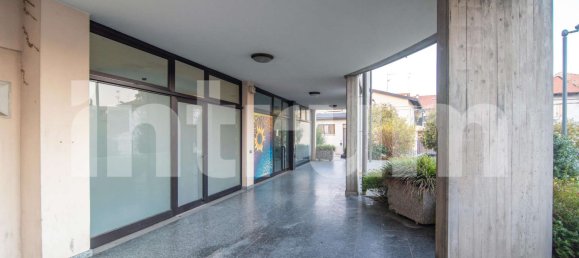 Gewerbliche Immobilie in Cassano Magnago, Italy 159m², Nr. 358639 7