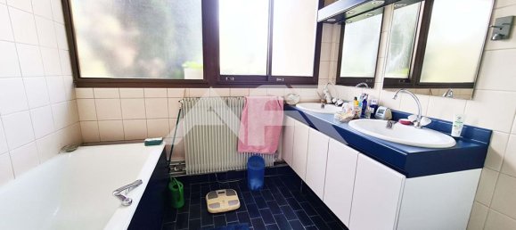 5 bedrooms House in Chatou, France No. 167672 11