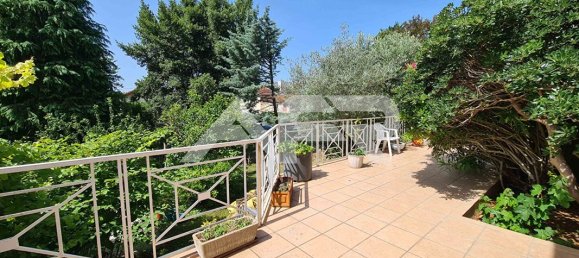 5 bedrooms House in Chatou, France No. 167672 2