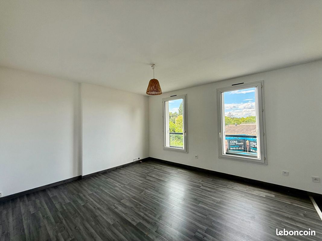 Studio in La Queue-en-Brie, France, Nr. 328814