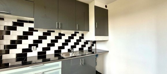 Studio in La Queue-en-Brie, France, Nr. 328814 2