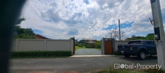 Land for sale in Pattaya, Chonburi, Eastern Thailand, Thailand № 142274 3