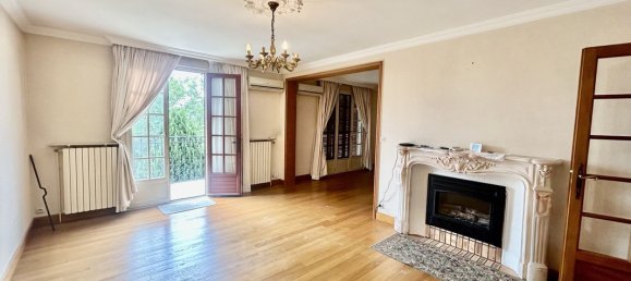 Dúplex de 3 dormitorios en Gagny, France No. 292001 3