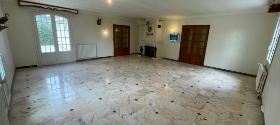 3 bedrooms Castles in La Vernelle, France No. 231255 8