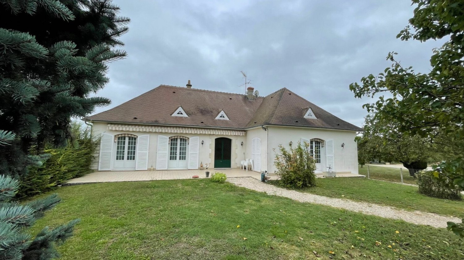 3 bedrooms Castles in La Vernelle, France No. 231255