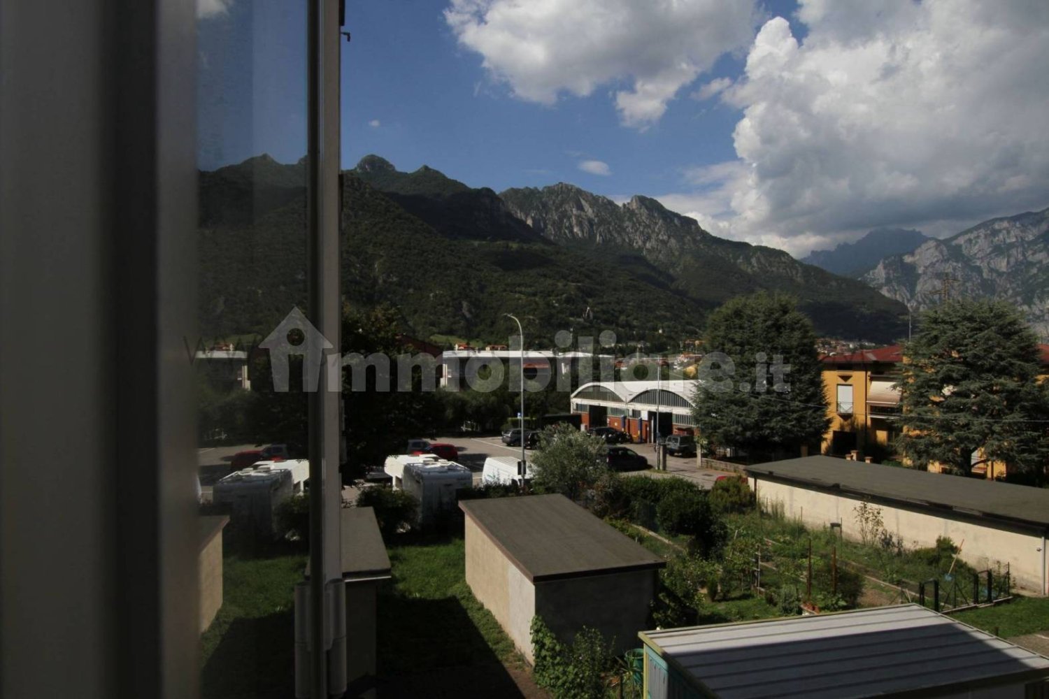 Apartamento de 2 dormitorios en Civate, Italy No. 270086