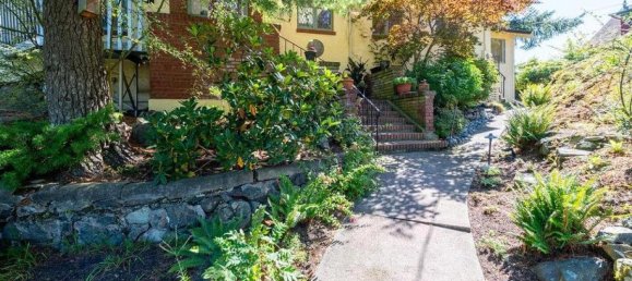 3 bedrooms House in British Columbia, Canada No. 1055 2