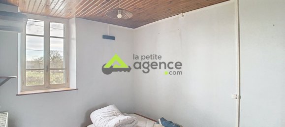 3 bedrooms House in Saint-Loup, France No. 95904 8