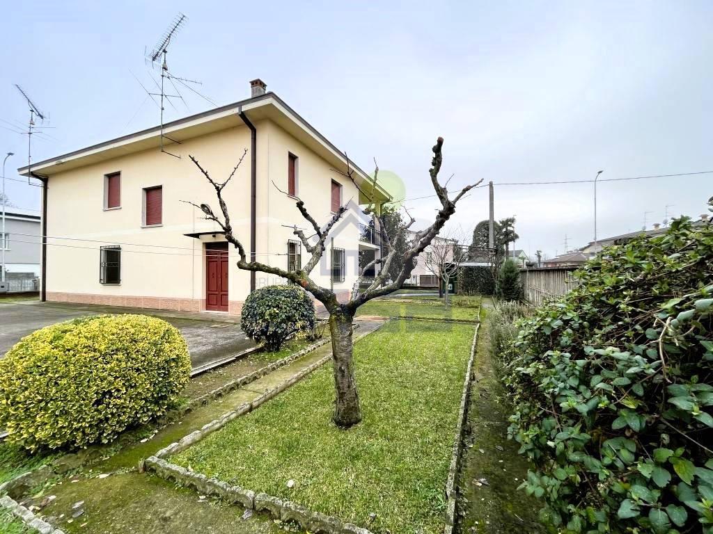 Villa de 7 habitaciónes en Asola, Italy No. 37557