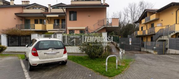 3غرفة شقة في Brembate, Italy رقم 68888 29