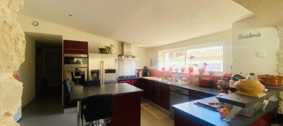 4 bedrooms House in Longeves, France No. 99389 3