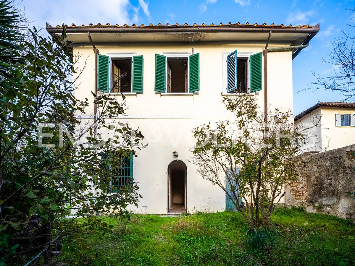 9 bedrooms Villa in Florence, Italy No. 225143