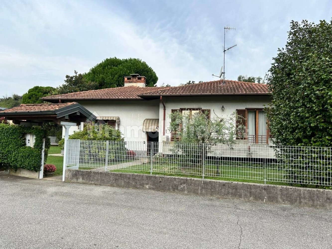 3 bedrooms Villa in Albizzate, Italy No. 383290