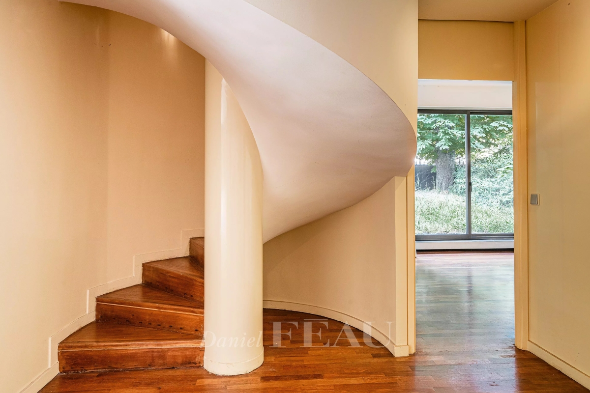 Дуплекс с 7 комнатами в Нёйи-сюр-Сен, Франция № 184446