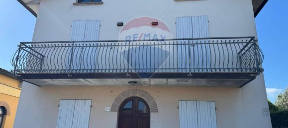 3 bedrooms House in Soragna, Italy No. 327918 2