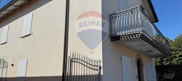 3 bedrooms House in Soragna, Italy No. 327918 3