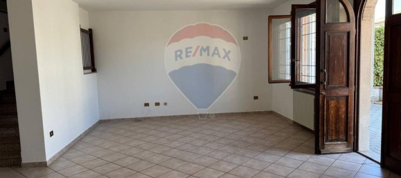 3 bedrooms House in Soragna, Italy No. 327918 7