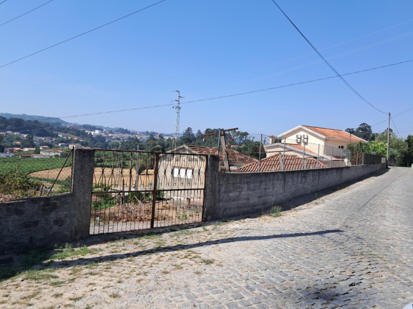  Land in Penafiel, Portugal No. 256104