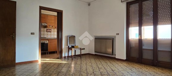 6 rooms House in Castel d'Azzano, Italy No. 15100 25