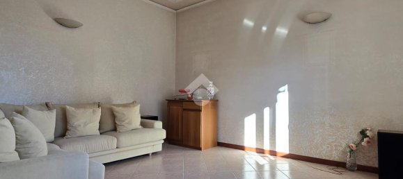 6 rooms House in Castel d'Azzano, Italy No. 15100 4