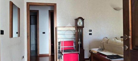 6 rooms House in Castel d'Azzano, Italy No. 15100 7