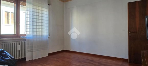 6 rooms House in Castel d'Azzano, Italy No. 15100 10