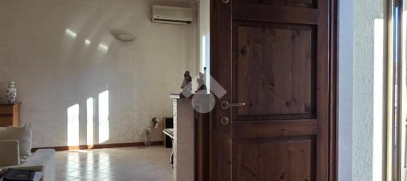 6 rooms House in Castel d'Azzano, Italy No. 15100 18