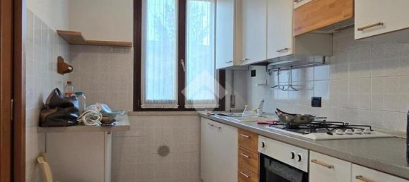 6 rooms House in Castel d'Azzano, Italy No. 15100 5