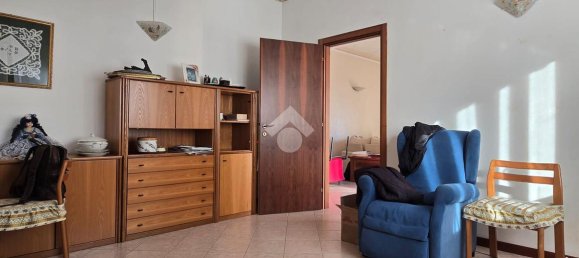 6 rooms House in Castel d'Azzano, Italy No. 15100 17