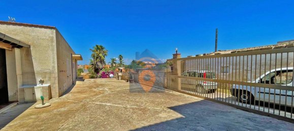 Дом с 4 спальнями в Петрозино, Италия № 154461 2