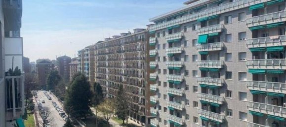 3 rooms Apartment in Turin, Italy No. 36296 2