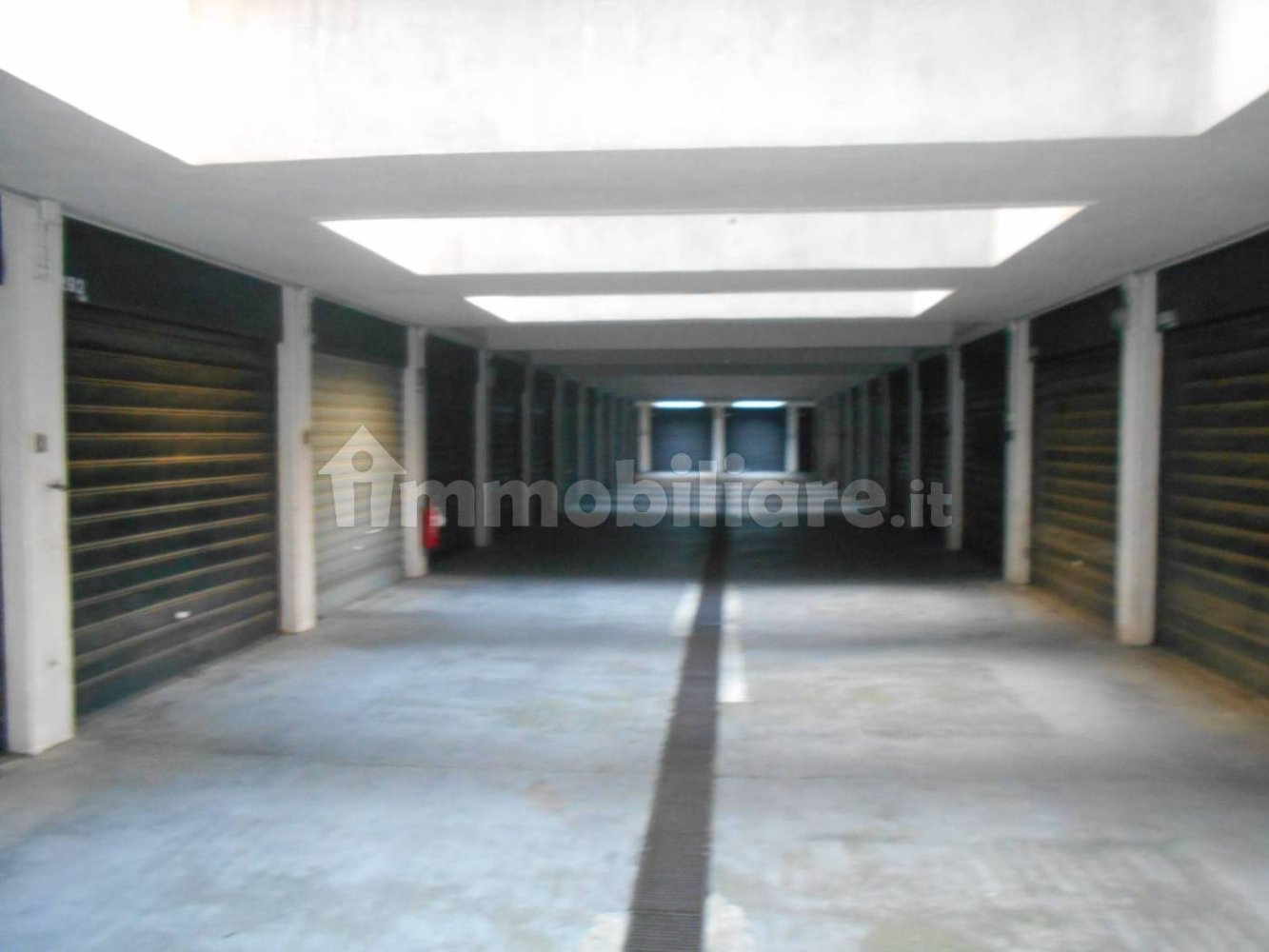 13m² Garage in Milan, Italy No. 313127