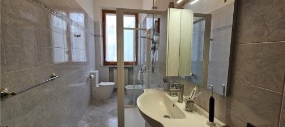 5 rooms House in Empoli, Italy No. 30628 25