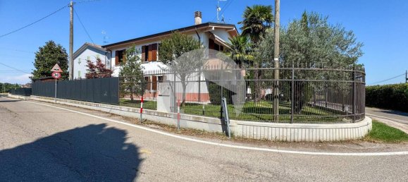 2 bedrooms Villa in Reggio Emilia, Italy No. 330310 26