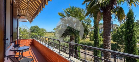 2 bedrooms Villa in Reggio Emilia, Italy No. 330310 2