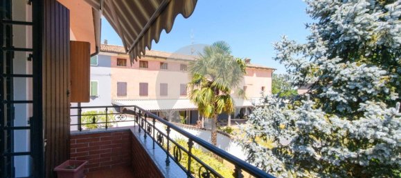 2 bedrooms Villa in Reggio Emilia, Italy No. 330310 9