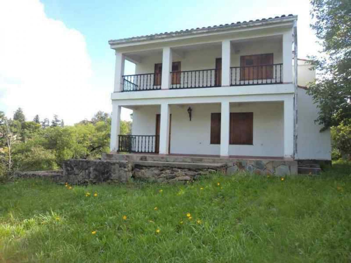 Casa de 3 dormitorios en Córdoba, Argentina No. 55584
