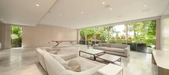 5 bedrooms Villa in Palm Jumeirah, UAE No. 105912 3