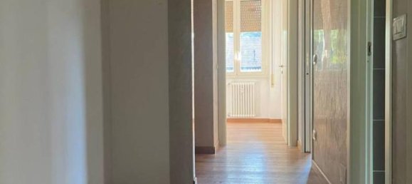 4-salle Appartement à Gallarate, Italy No. 28196 5