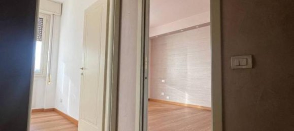 4-salle Appartement à Gallarate, Italy No. 28196 14