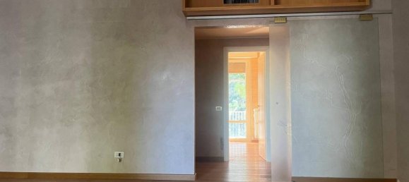 4-salle Appartement à Gallarate, Italy No. 28196 8