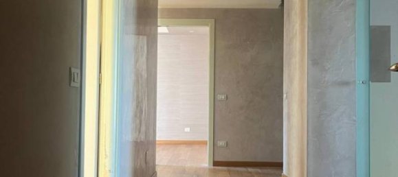 4-salle Appartement à Gallarate, Italy No. 28196 10