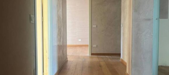 4-salle Appartement à Gallarate, Italy No. 28196 11