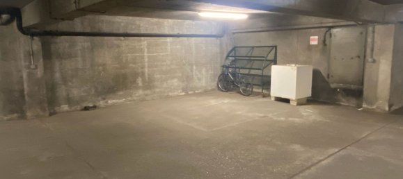  Parking in Paris, France No. 162386 5