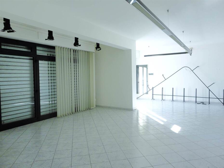 6-salle Propriété commerciale à Sinalunga, Italy No. 60897