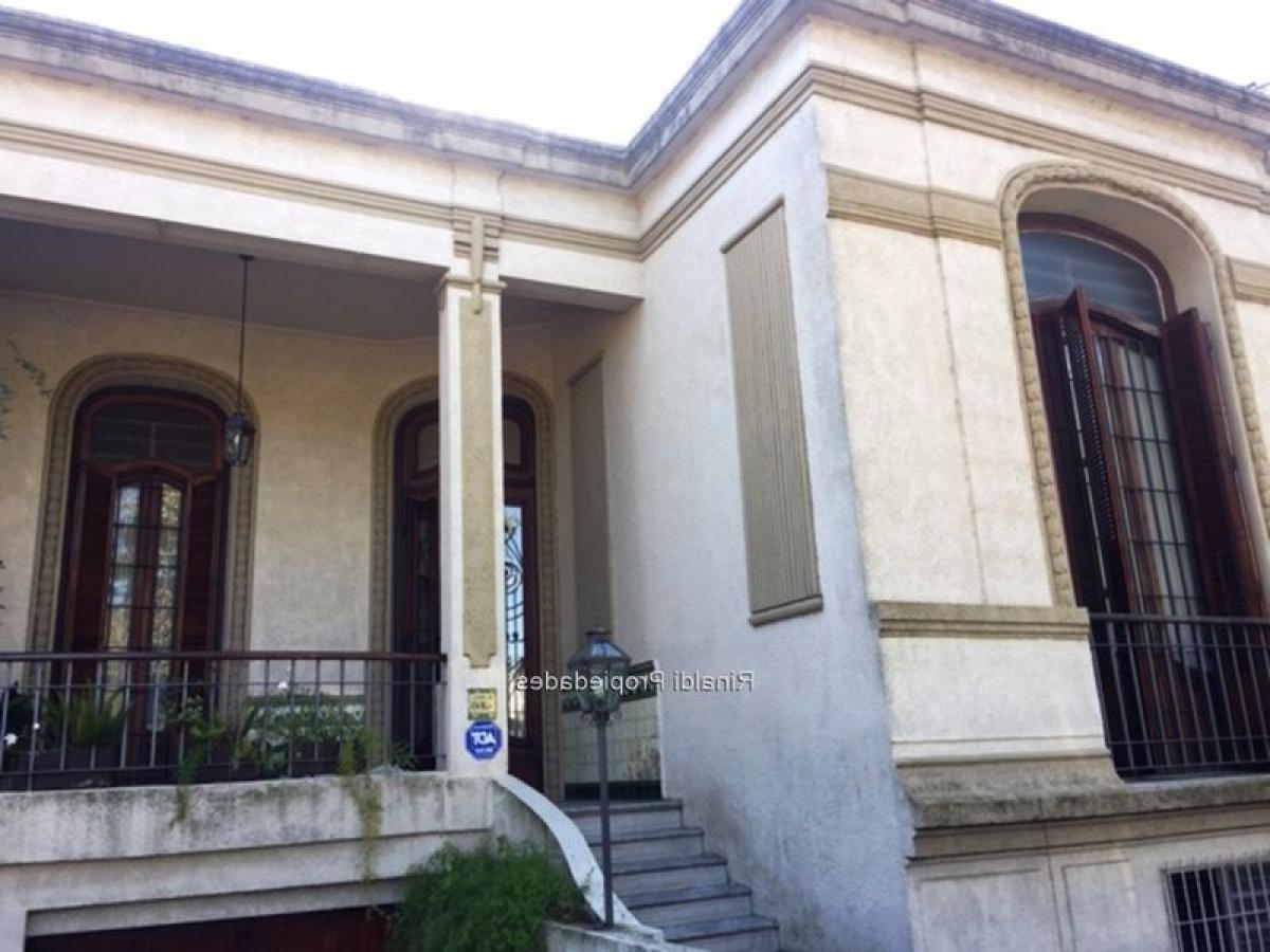 3 bedrooms House in Montevideo, Uruguay No. 7569