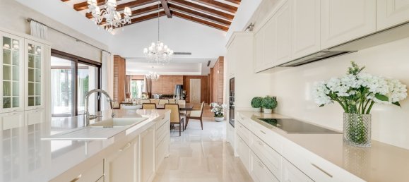 6 bedrooms Villa in Marbella, Spain No. 109435 3