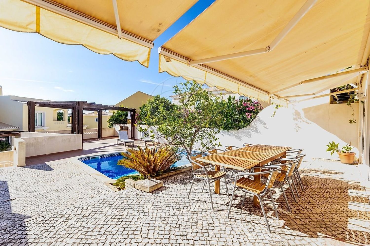 3 bedrooms House in Quarteira, Portugal No. 33485