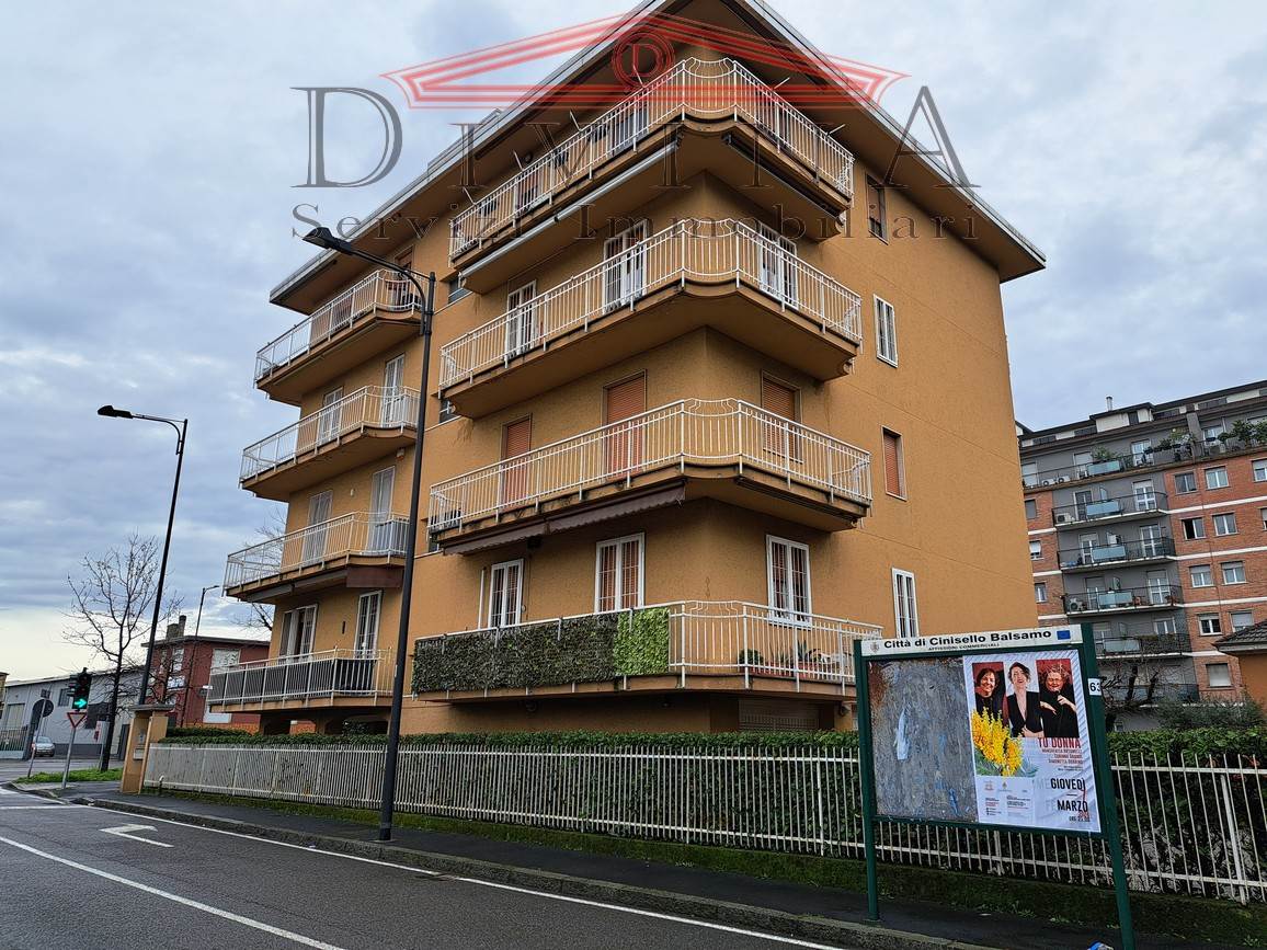 3 bedrooms Apartment in Cinisello Balsamo, Italy No. 66282